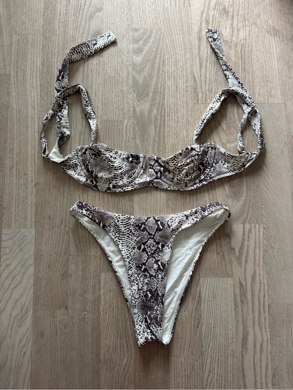 MONDAY Swimwear two peice set